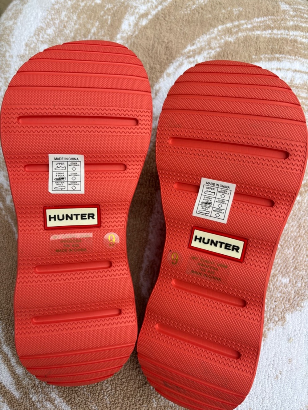 Hunter women’s or men’s Coral Red Slip-On Clog Sandals - Picture 5 of 5